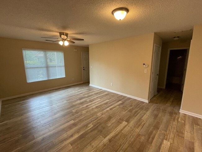 Building Photo - PRE-LEASING FOR AUGUST 2026!