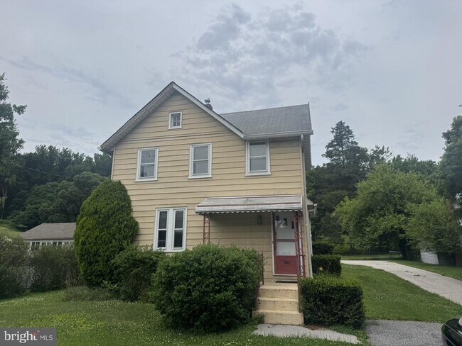 Building Photo - 508 Warren Rd
