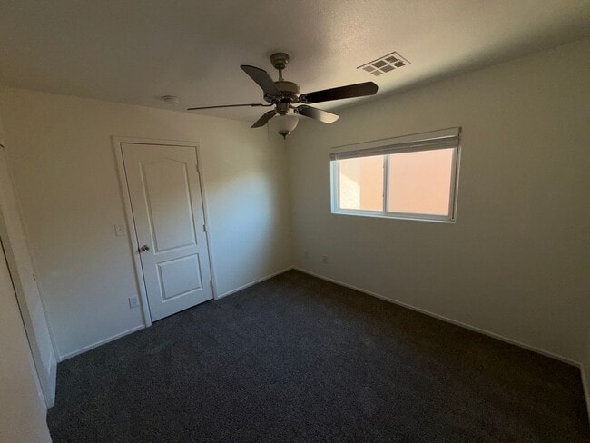 Building Photo - 4 Bedroom 2 Story Home
