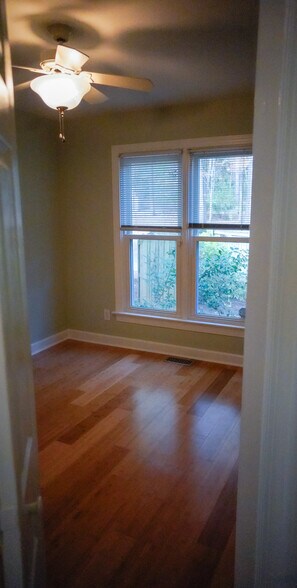 3rd bedroom - 3801 Lake Point Cir