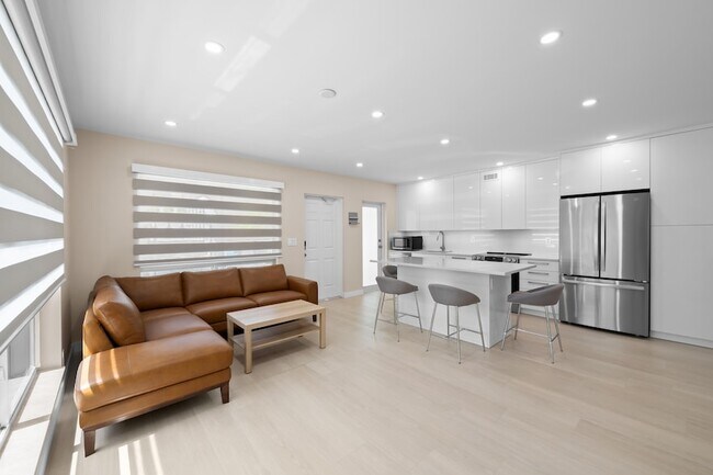 Building Photo - 915 Intracoastal Dr