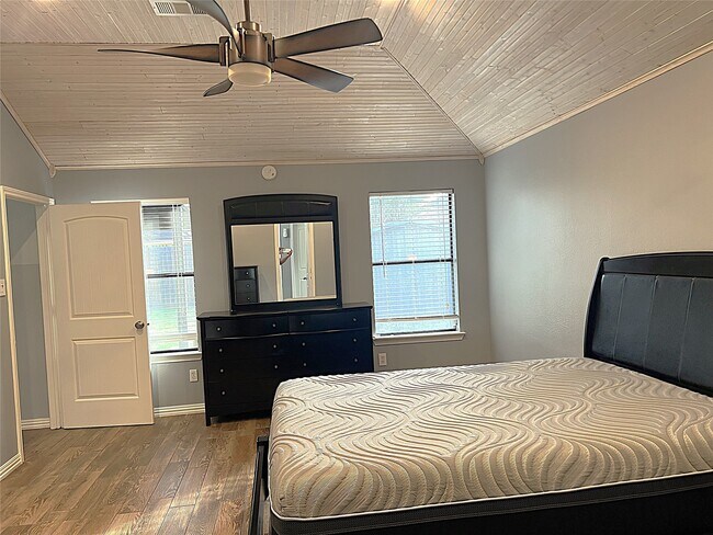 Building Photo - 3027 Sandpiper St