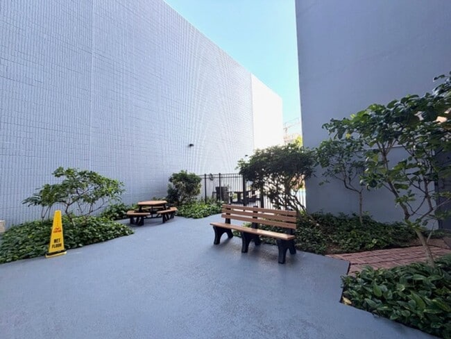 Building Photo - 2 Bedroom, 2 Bathroom, 1 Gated Parking (McCully)