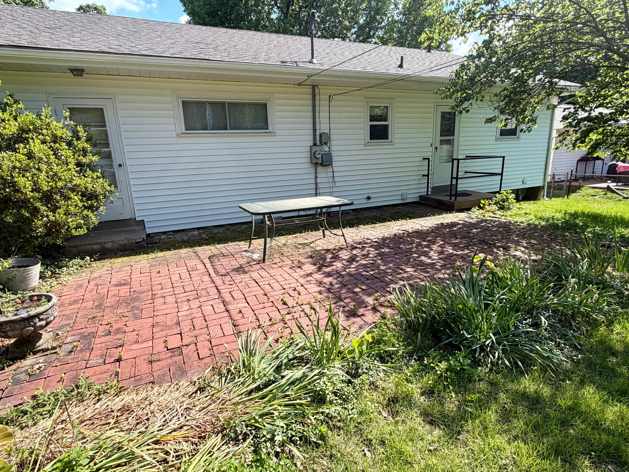 Building Photo - 715 Kirkshire Dr