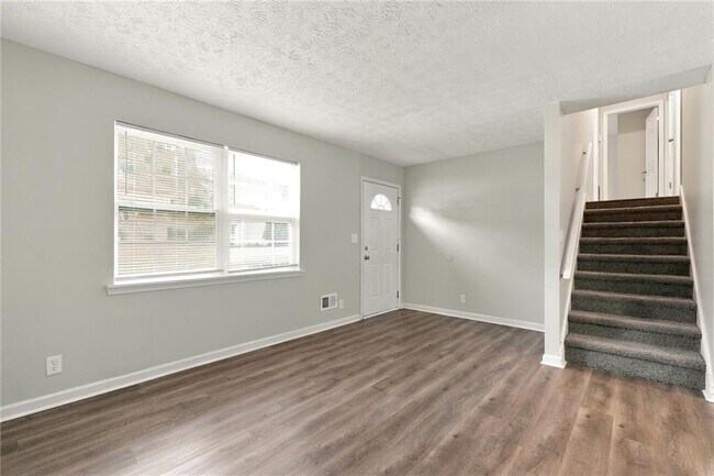 Building Photo - 2741 Oxford Dr