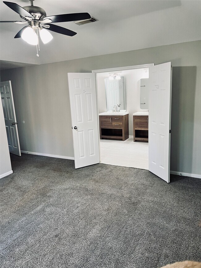 Building Photo - 75 E Village Knoll Cir