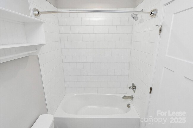 Building Photo - 228 Parkwood Ave