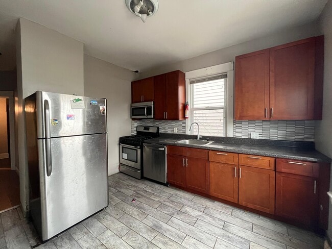 Building Photo - 65 Wade St