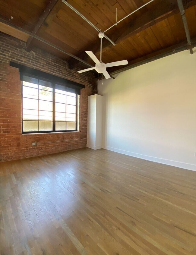 Interior Photo - Lofts At Abrams Fixtures