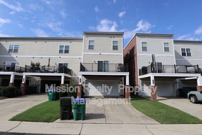 Building Photo - 1721 W Cary St