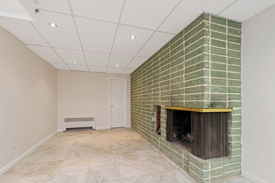 Building Photo - 5 Paddock Rd