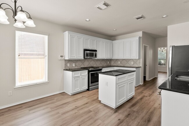 Building Photo - 18106 Castle Rain Dr