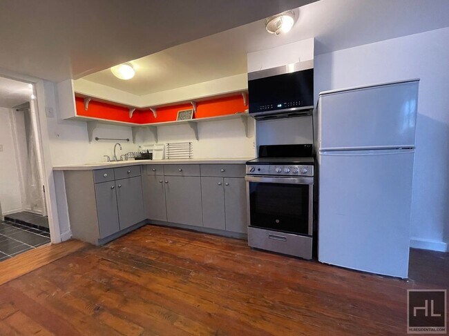 Building Photo - 6 AVENUE