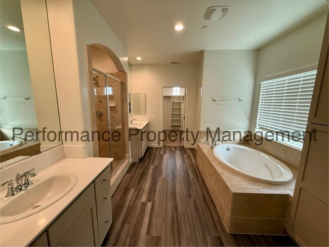 Building Photo - Stunning 4 Bed/3 Bath Belcourt Seven Oaks Home w/ $0 Deposit Option & More