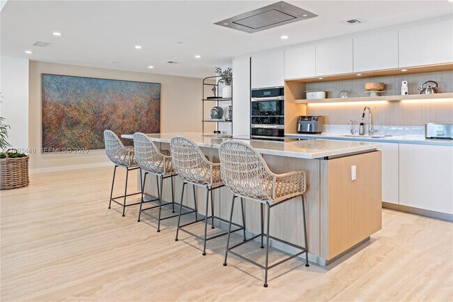 Building Photo - 1135 103rd St