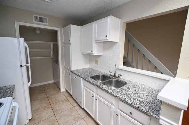 Building Photo - 8451 Sands Point Dr
