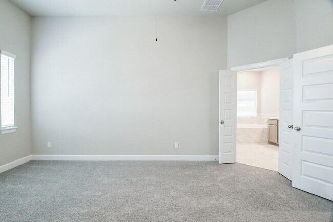 Building Photo - 3112 La Rambla Dr