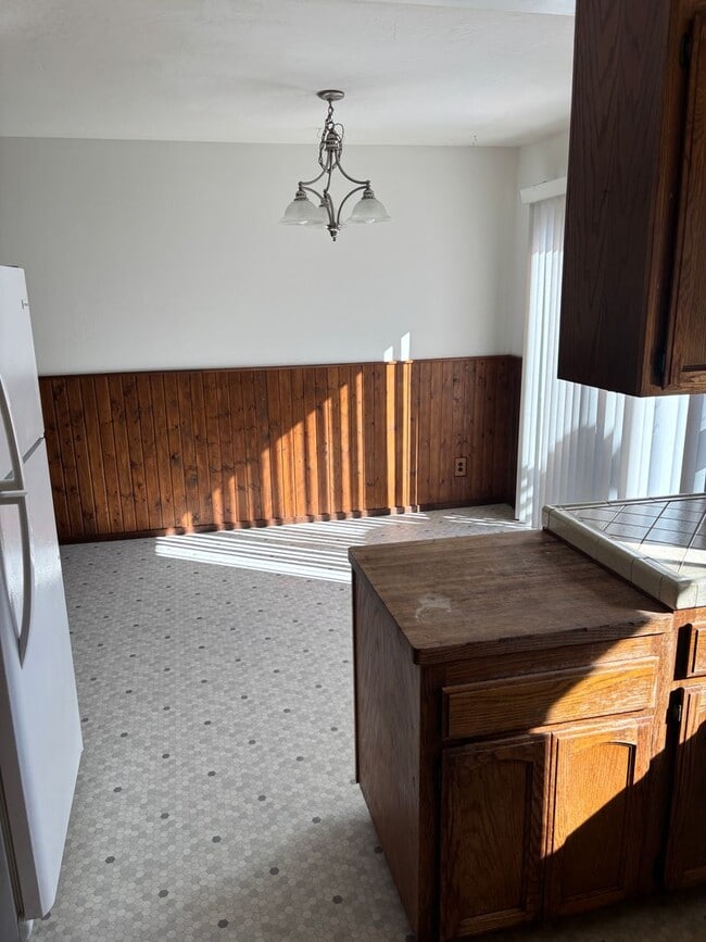 Building Photo - 4 bedroom 2 bath upper west side