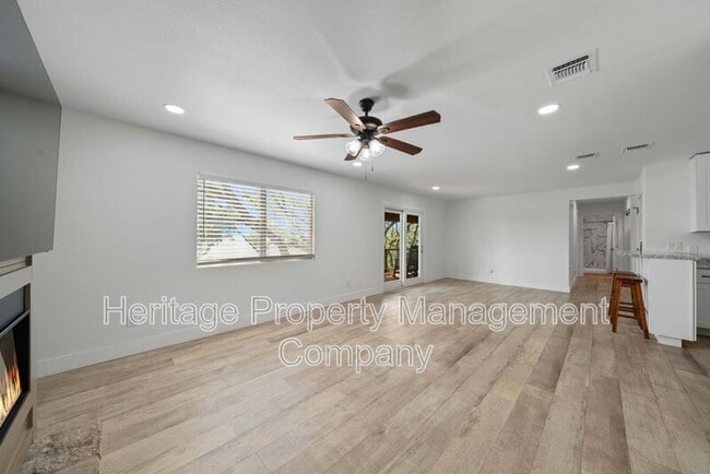 Building Photo - 784 Hill Top Dr