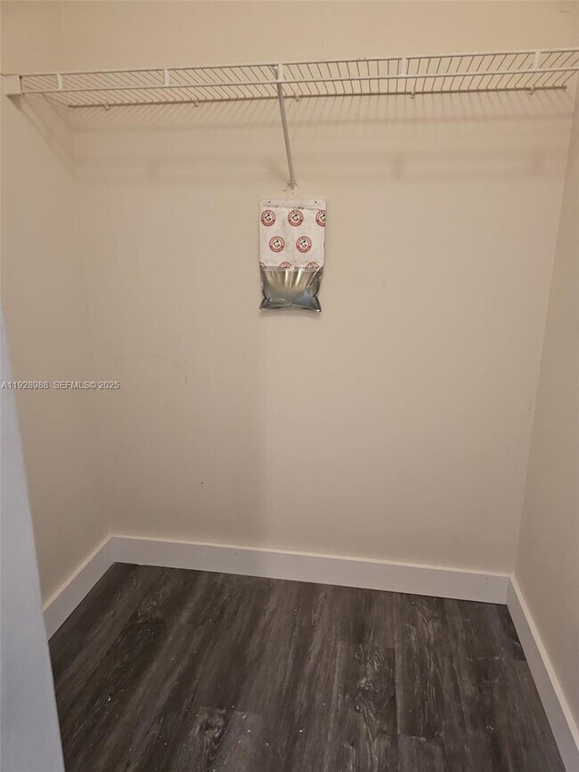 Building Photo - 4163 N Haverhill Rd