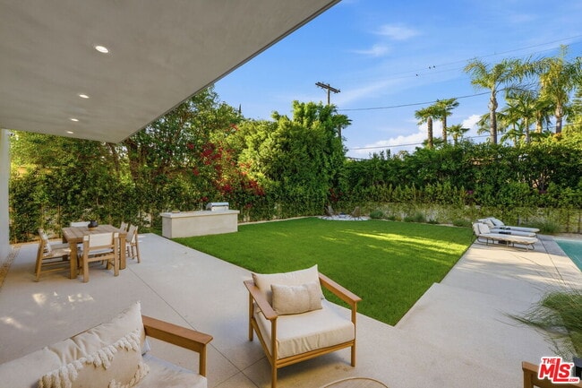 Building Photo - 16643 Addison St