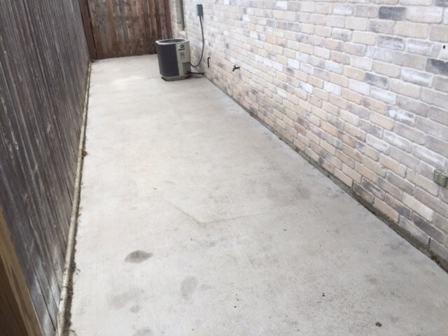 Building Photo - 1604 E Quail St