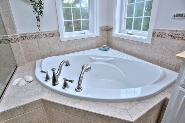 Building Photo - 8 Bauer Pl