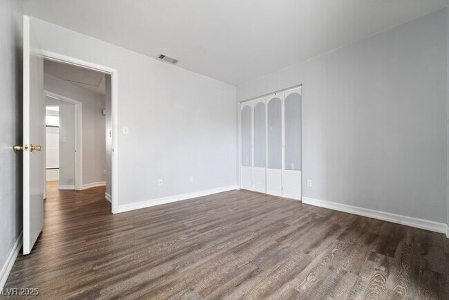 Building Photo - 1620 Desert Ridge Ave