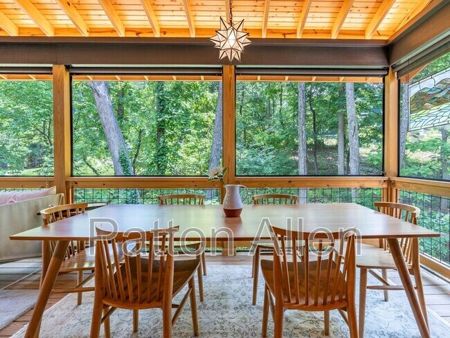 Building Photo - 206 Waynesville Ave