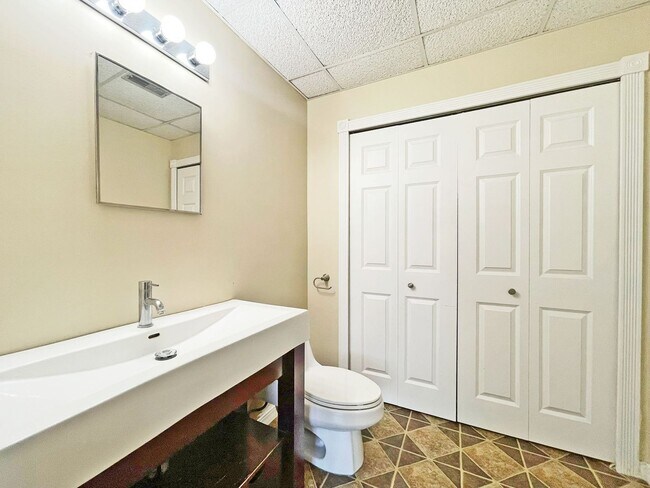 Building Photo - Beautifully Redone Modern Townhome with Large Deck, 2-Car Garage, Granite Kitchen, Vaulted Ceilin...