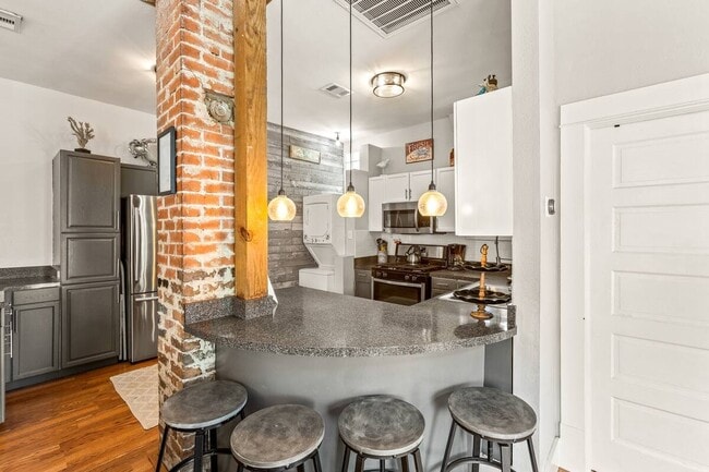 Building Photo - 508 10th St