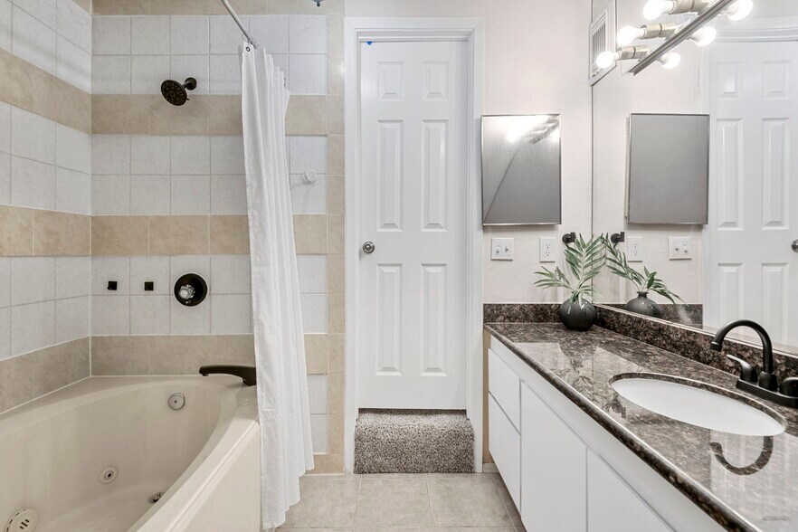 Building Photo - 14777 Wunderlich Dr