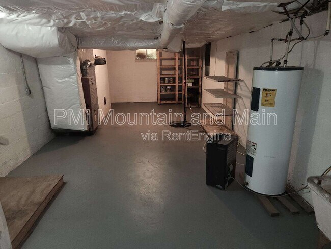 Building Photo - 488 Lake Hosea Dr