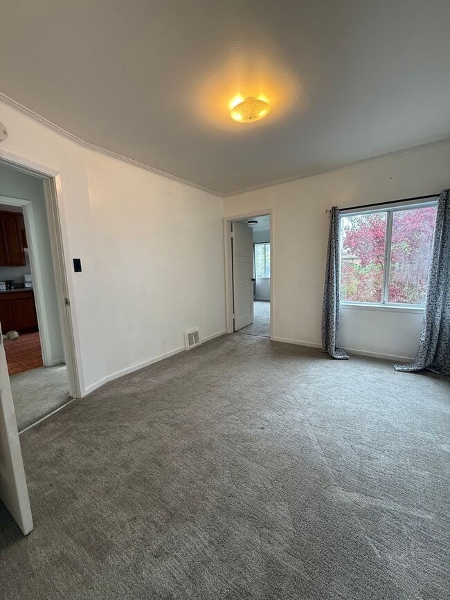 Building Photo - Bright 3BR Flat Near SFSU & BART – Prime I...
