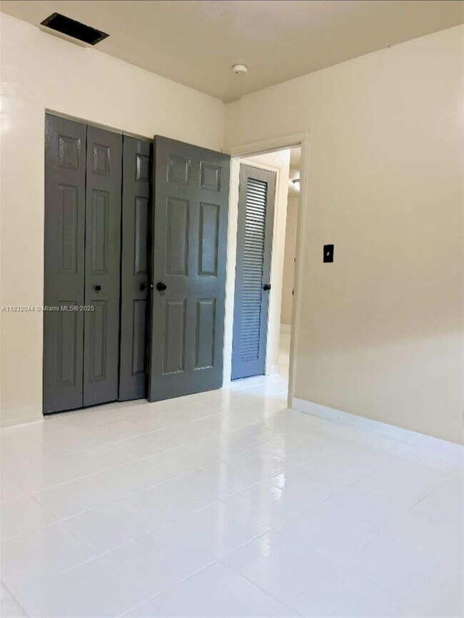 Building Photo - 4011 NW 30th Terrace