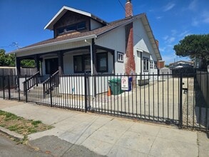 Building Photo - Beautiful Upgraded Single Story Home