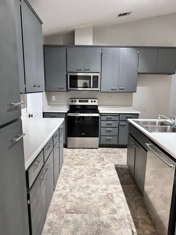 Building Photo - 2218 Clipper Ln