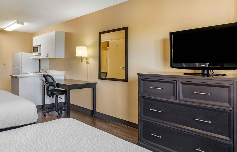 Building Photo - Furnished Studio-St. Petersburg - Clearwat...