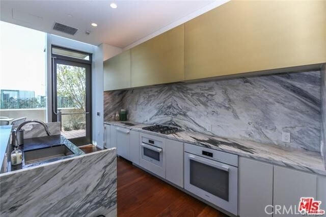 Building Photo - 889 Francisco St