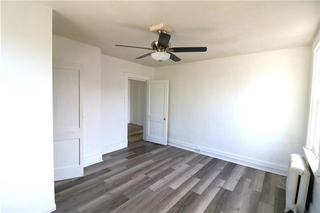 Building Photo - 1423 Hillsdale Ave
