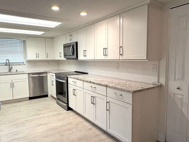 Building Photo - Beautiful 2 Bedroom Ormond Beach Home!