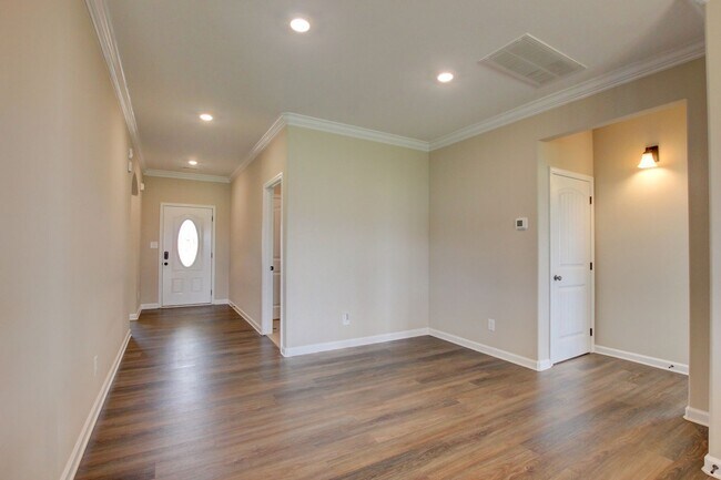 Building Photo - 2547 Rafiki Dr