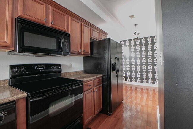 Building Photo - 607 Anderson Dr