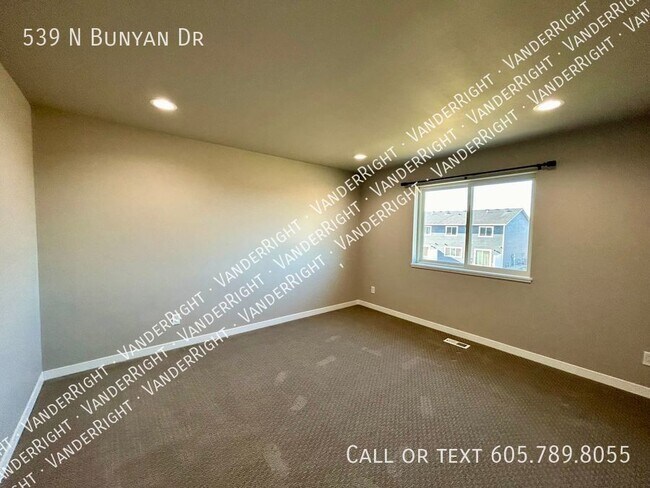 Building Photo - 539 BUNYAN Dr