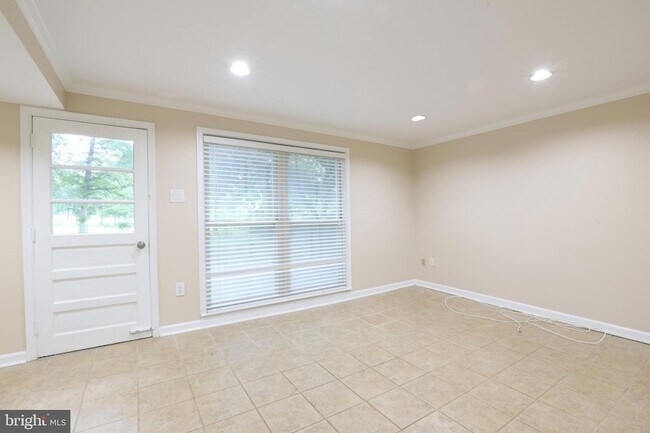 Building Photo - 9704 St Andrews Dr