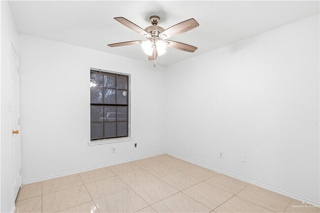 Building Photo - 23790 N Val Verde Rd