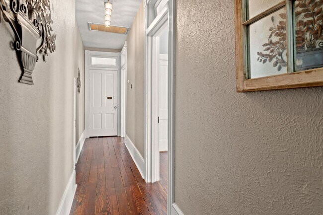 Building Photo - Downtown Smithfield: Beautiful, furnished apartment for rent