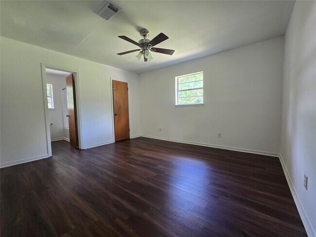 Building Photo - 505 Mable St