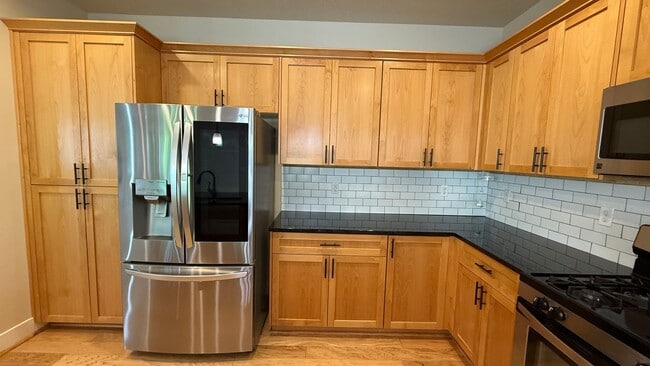 Building Photo - Beautiful 4-Bedroom Home for Lease in the ...