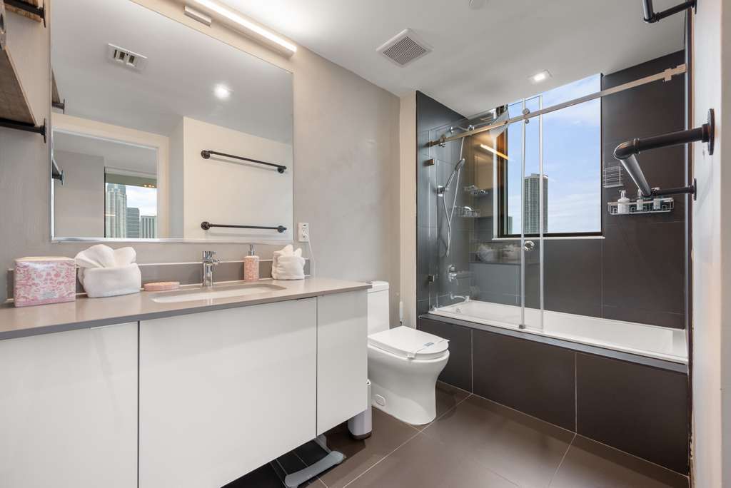 Building Photo - 1600 NE 1st Ave